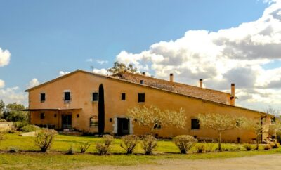 MAS DÀLIA – Singulière maison de campagne dans le Baix Empordà