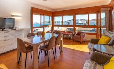 SANT CARLES 21 – Apartament assolellat a Llançà amb vistes al mar i al port