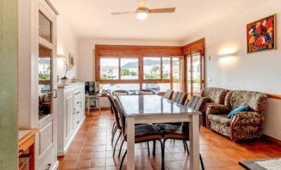 SANT CARLES 22 – Apartament assolellat a Llançà amb vistes a la mar