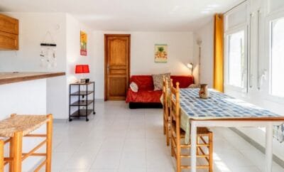 GRIFEU 12 –  Estudi amb vistes a la muntanya i costa a Llançà