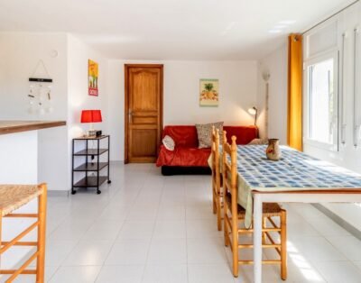 GRIFEU 12 –  Estudi amb vistes a la muntanya i costa a Llançà