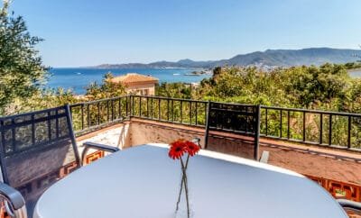 GRIFEU 06 – Apartament lluminós amb terrassa i vistes al mar