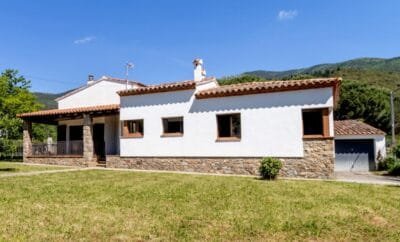CAN CARDINA – Casa unifamiliar amb jardí a prop de França